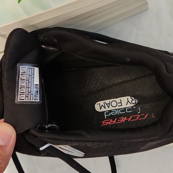 Skechers waterproof air cooled memory foam shoes size 8.5 - Picture 2 of 4